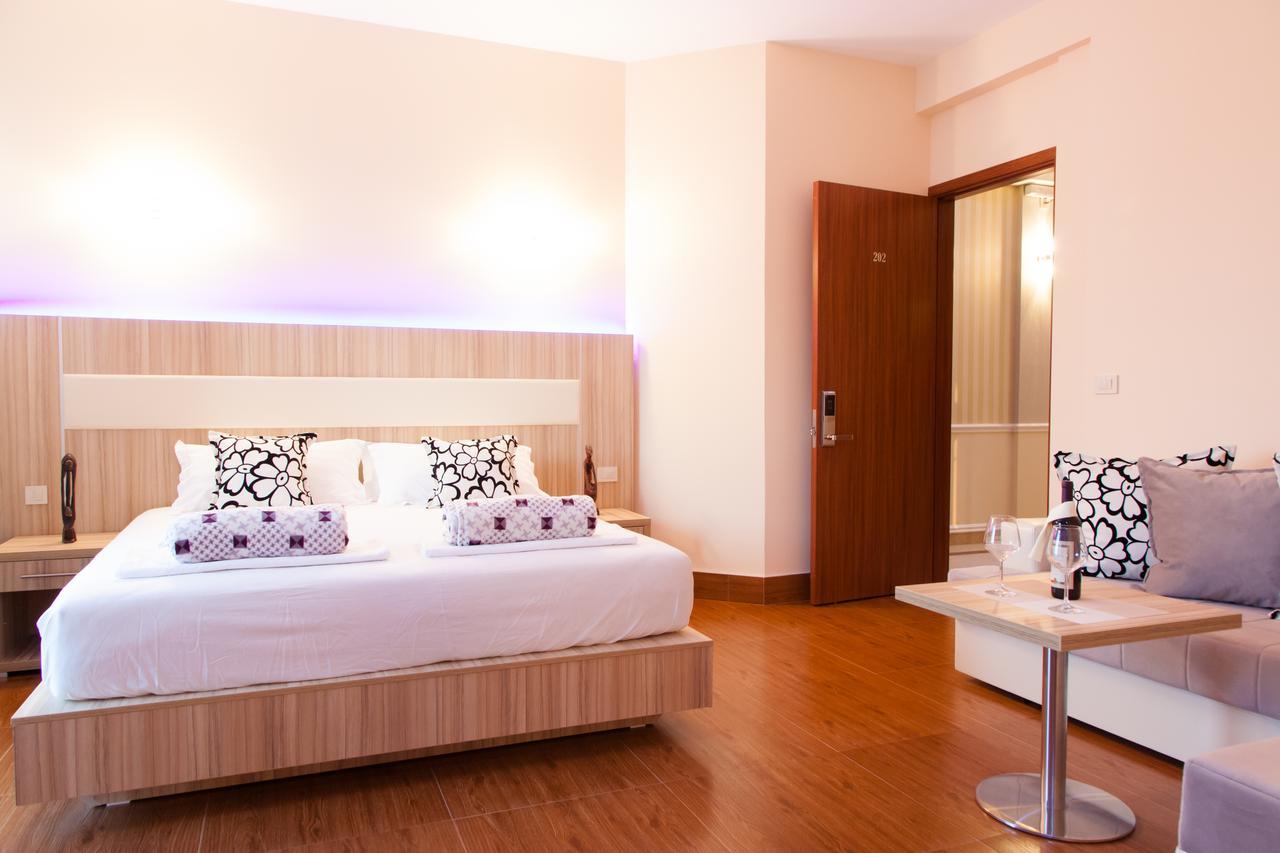 Hotel Blue Moon Ulcinj Ngoại thất bức ảnh
