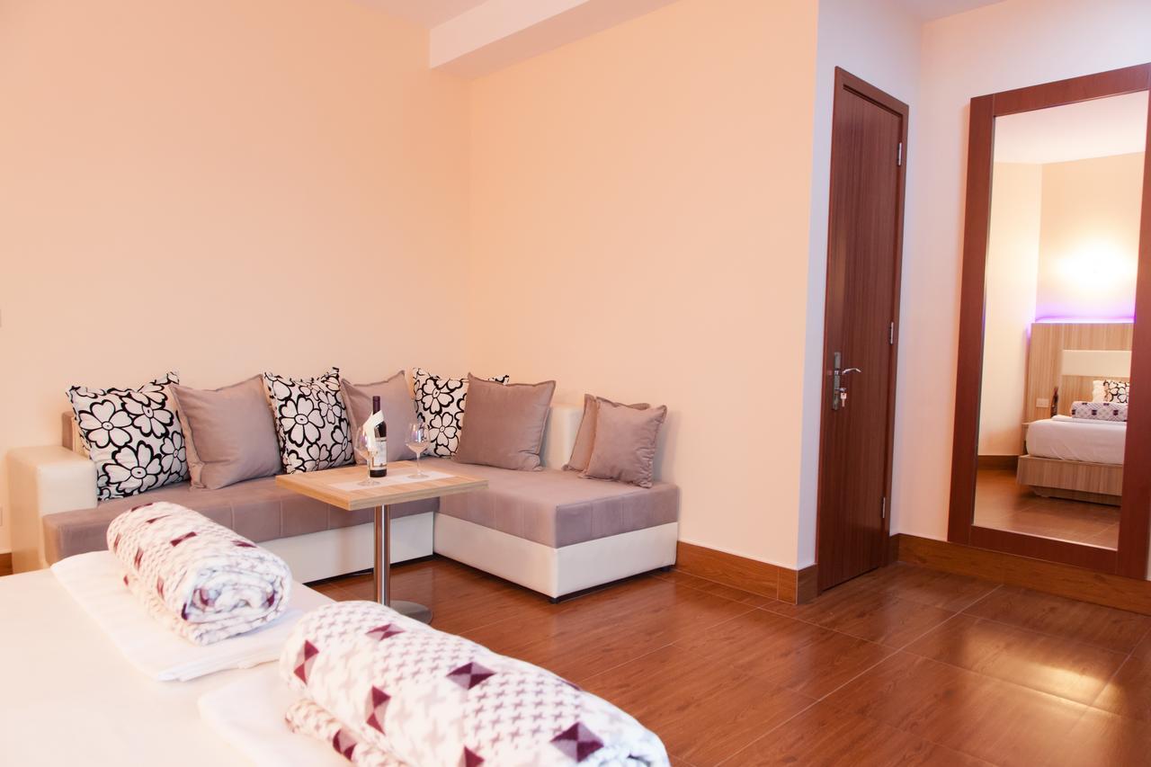 Hotel Blue Moon Ulcinj Ngoại thất bức ảnh