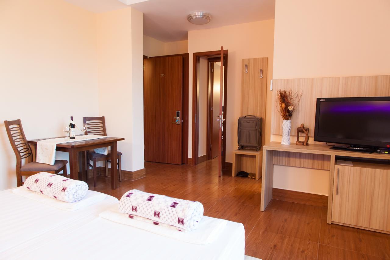 Hotel Blue Moon Ulcinj Ngoại thất bức ảnh