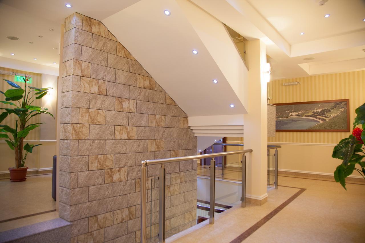 Hotel Blue Moon Ulcinj Ngoại thất bức ảnh