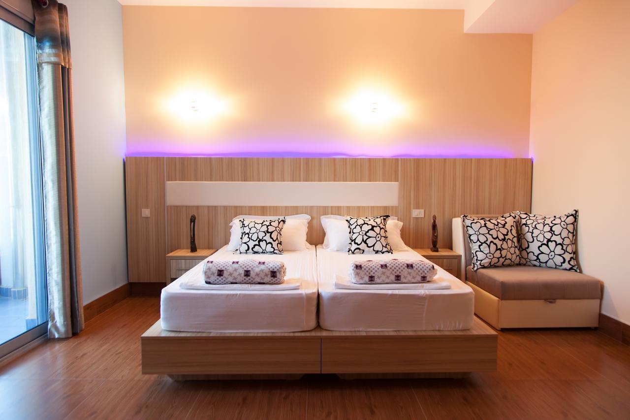 Hotel Blue Moon Ulcinj Ngoại thất bức ảnh
