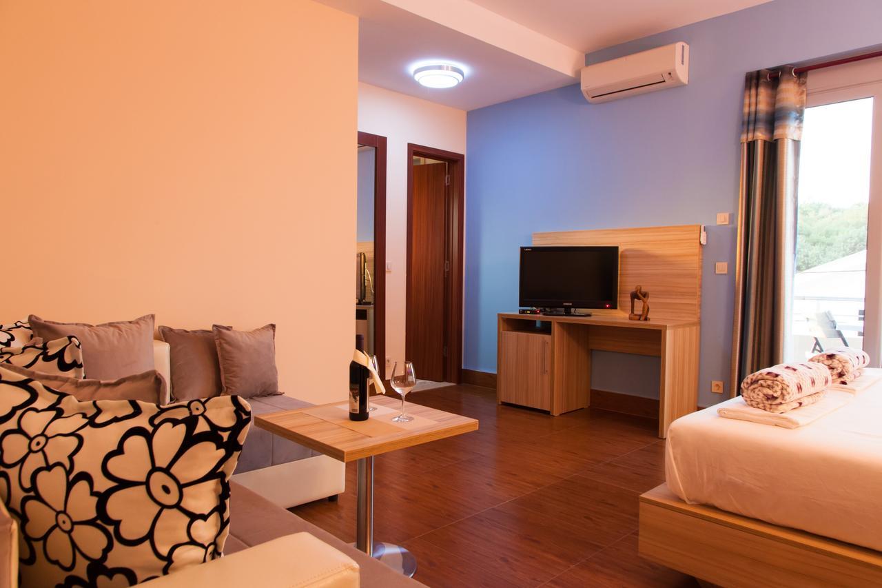 Hotel Blue Moon Ulcinj Ngoại thất bức ảnh